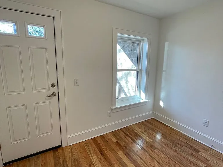 136 S. Clark St. — Photo 6
