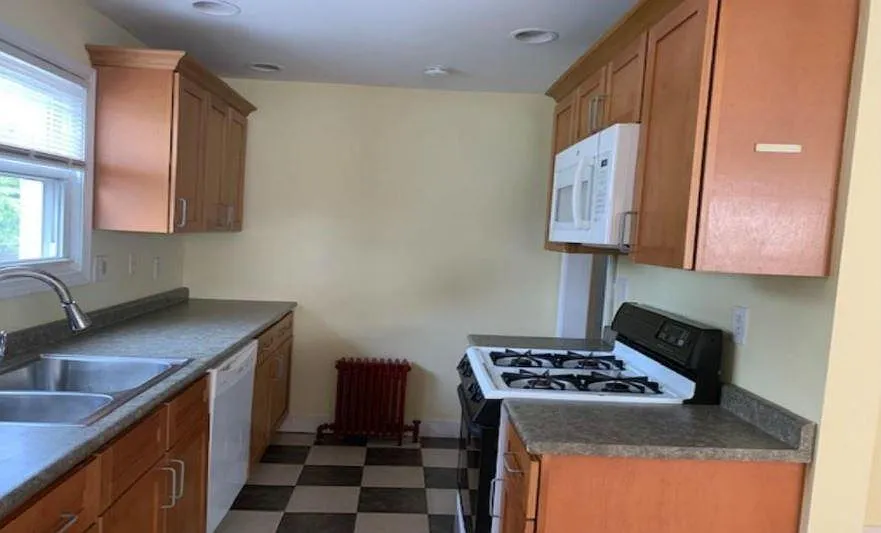 3 bed, 1.5 bath, 1440 sqft, $2,700 — Photo 4