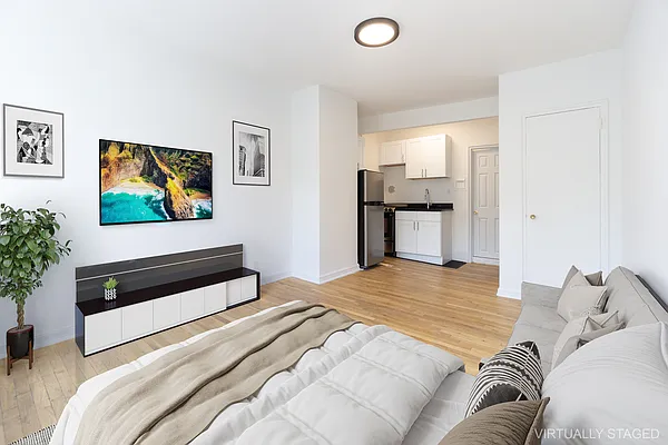 Rented by Compass | media 13