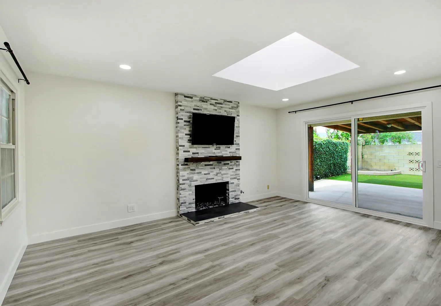 1745 North Holbrook Street — Photo 2