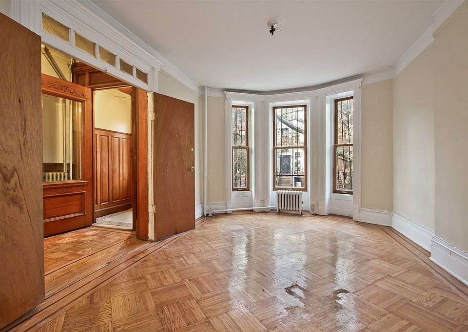 2nd image of 106 Bainbridge St
