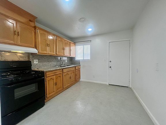 2nd image of 1517 Plaza Del Amo #1