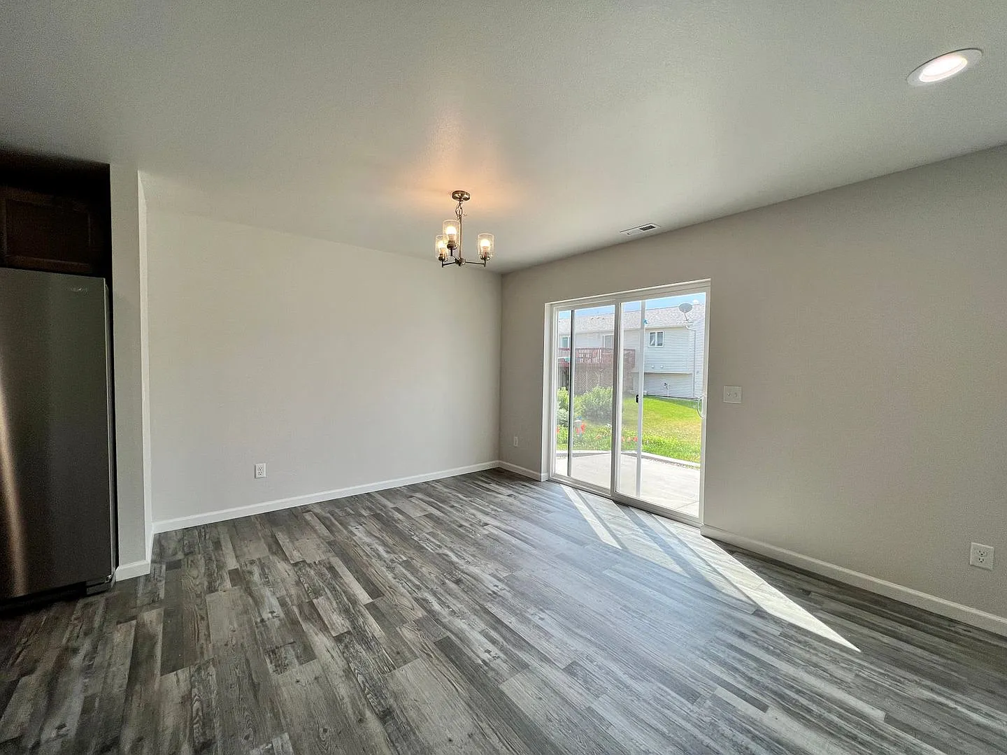 4 Bed | 2 Bath | 2 Stall Garage | Single Family Home — Photo 4
