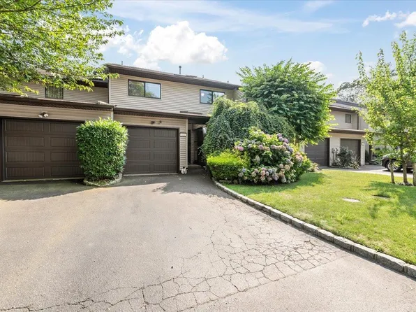 111 Northgate Circle, Melville, NY 11747