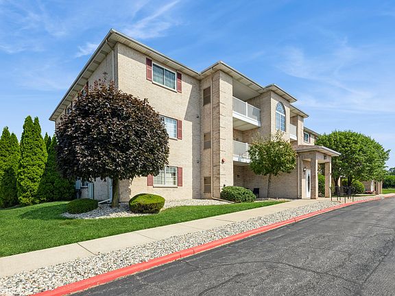 2nd image of 2035 W 75th Pl Unit 33