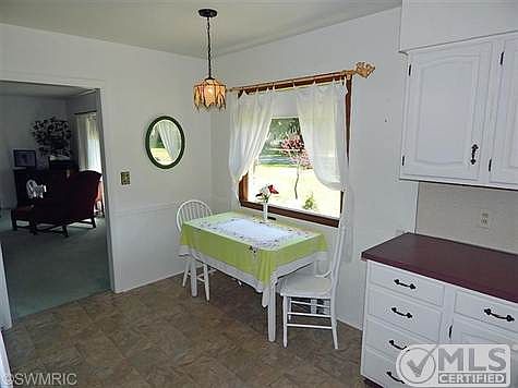 5th image of 119 E 35th St
