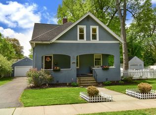 105 Edgewood Ave, Longmeadow, MA 01106