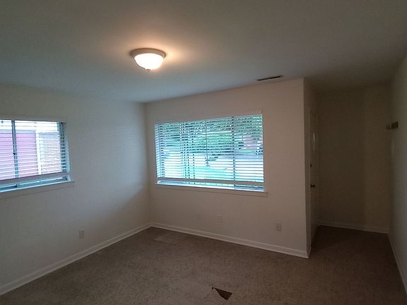 5th image of 936 Fortwood St APT A