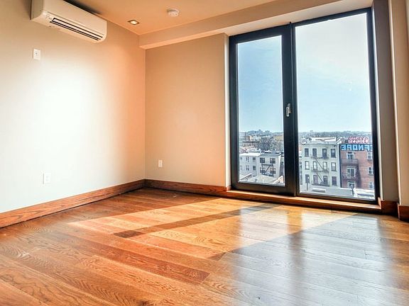 3rd image of 865 Willoughby Ave #5AA