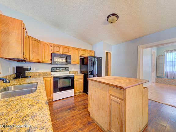 4th image of 1090 Castile Rd SE