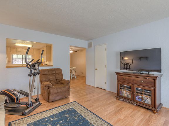 4th image of 1021 Dakota St SE