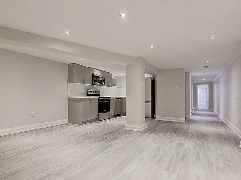 454 Markham St #LOWER — Photo 7