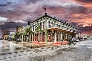 5th image of 2427 Market St #2