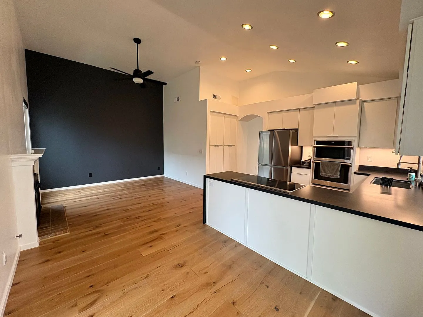 Beautiful Single-Story 3 Bedroom 2 Bath Smart Home! — Photo 4