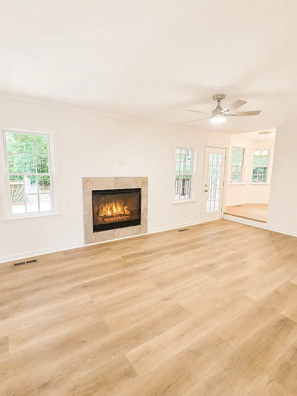 3 bed, 2.0 bath, 1463 sqft, $2,300 — Photo 4