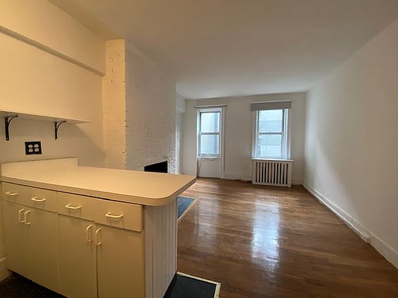 3rd image of 244 W 10th St #13