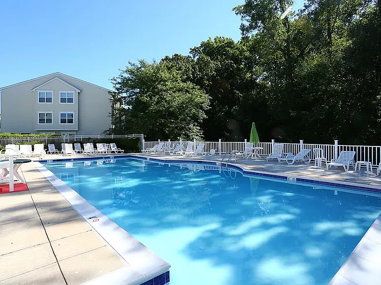 Orchard Club Apartments — Photo 6