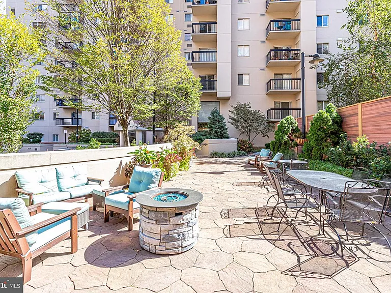 1211 S Eads St #1203 — Photo 46