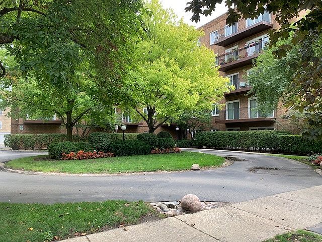 1st image of 901 Hinman Ave APT 1A