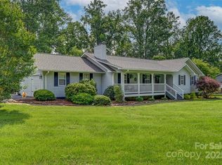98 Driftwood Ln, Mills River, NC 28759
