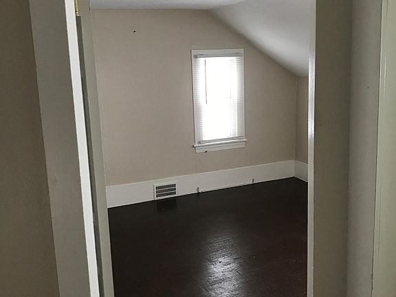 2nd image of 14 Kinsley St #14A