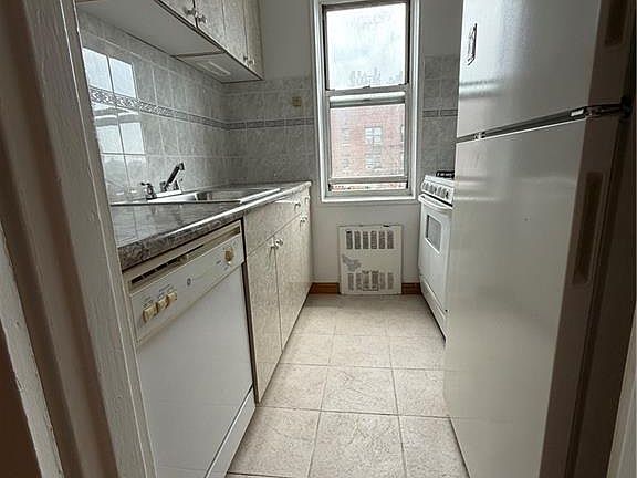 4th image of 2900 Ocean Ave APT 5A
