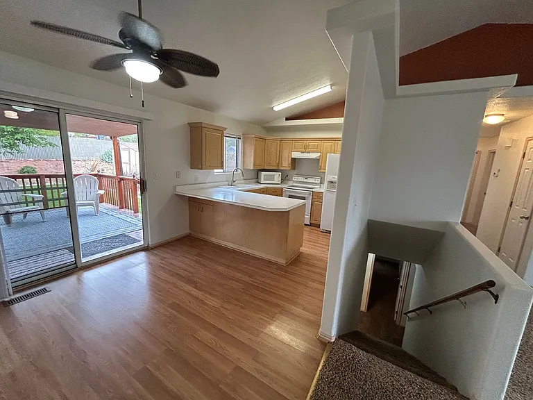 125 E 300 N — Photo 15