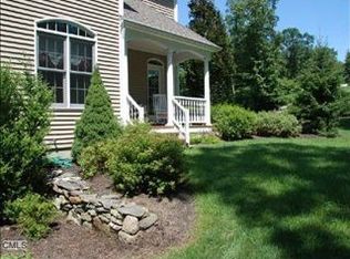 5 Buck Trl, Sandy Hook, CT 06482