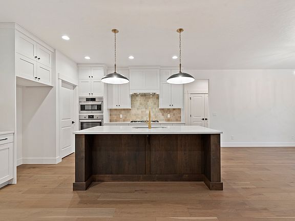 5th image of 2129 E Blakehurst St