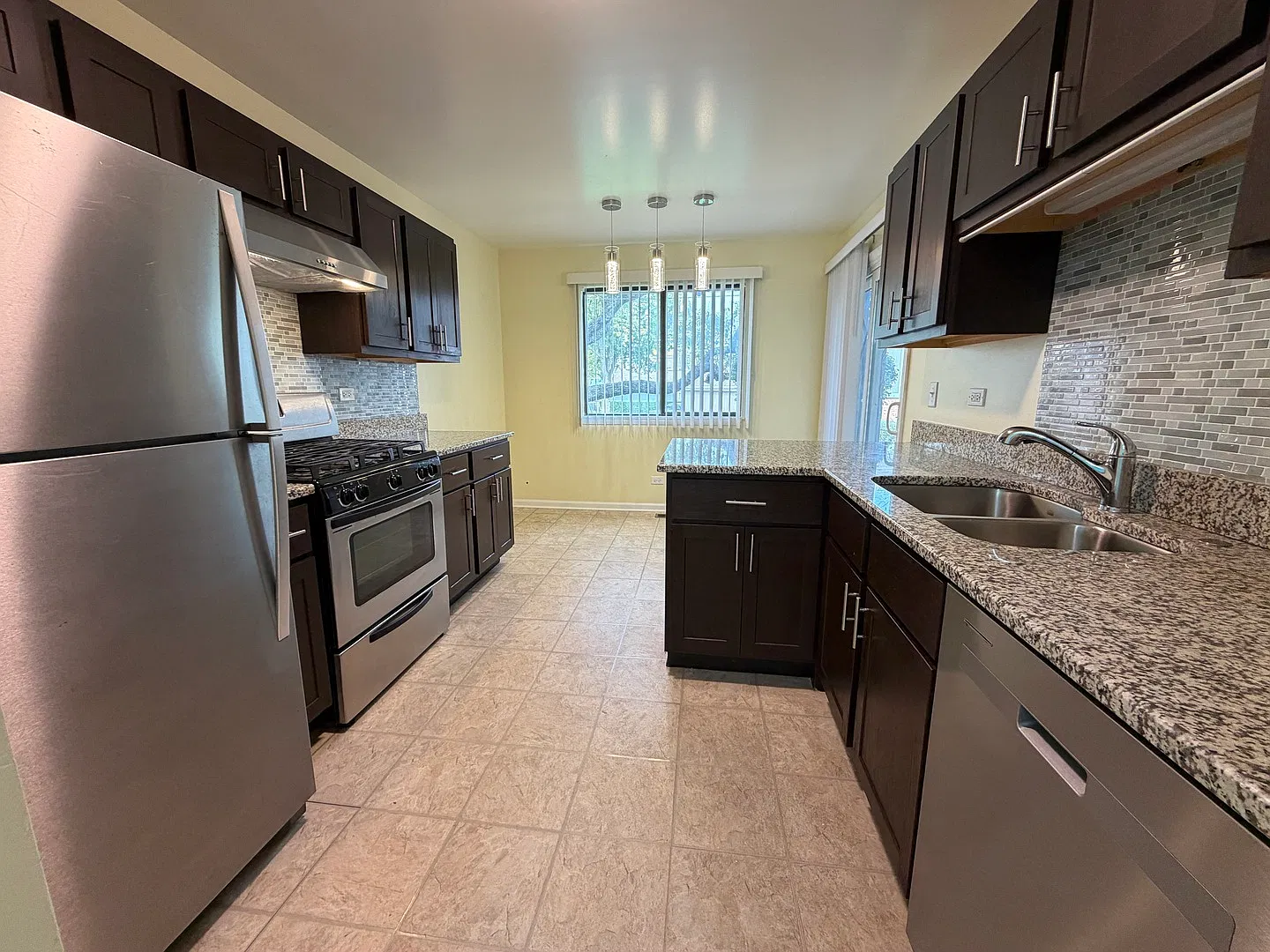 2 bed, 1100 sqft, $2,300 — Photo 3