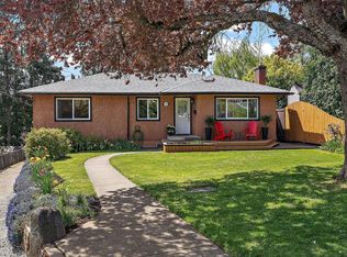 1094 Gosper Cres, Esquimalt, BC V9A 4J3