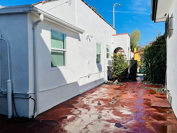 3rd image of 3254 Perlita Ave