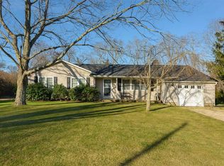 14 Oldfield Rd, Southampton, NY 11968