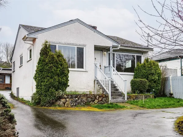 1011 Russell St, Victoria, BC V9A 3Y2