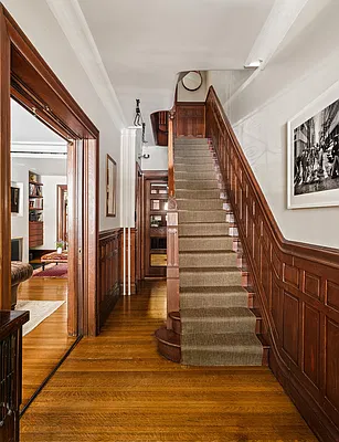 Building, photo 1