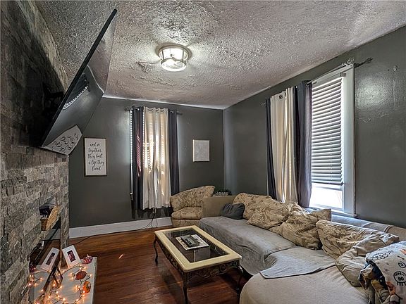 4th image of 800 Lincoln Ave