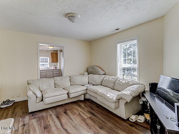 3rd image of 817 S 11th Street