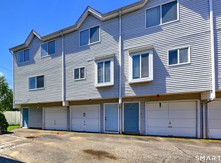 Hawthorne Place, Derby, CT 06418