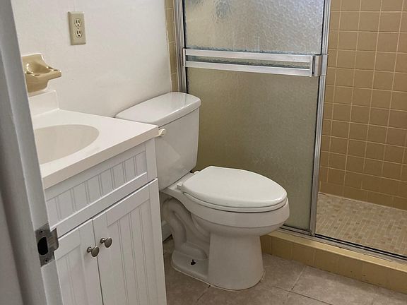 3rd image of 808 22nd St APT 8