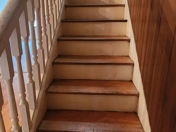 330 McKinley Ave, East Vandergrift, PA 15629