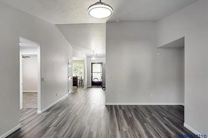 1052 Ginger Ave SE — Photo 5