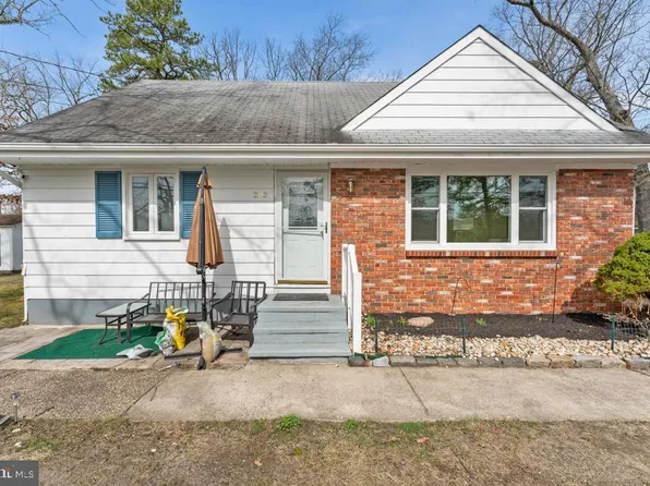 303 N Lakeshore Dr, Browns Mills, NJ 08015