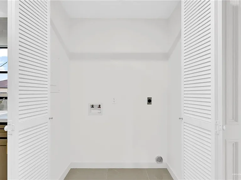 4406 Alejandro St — Photo 17