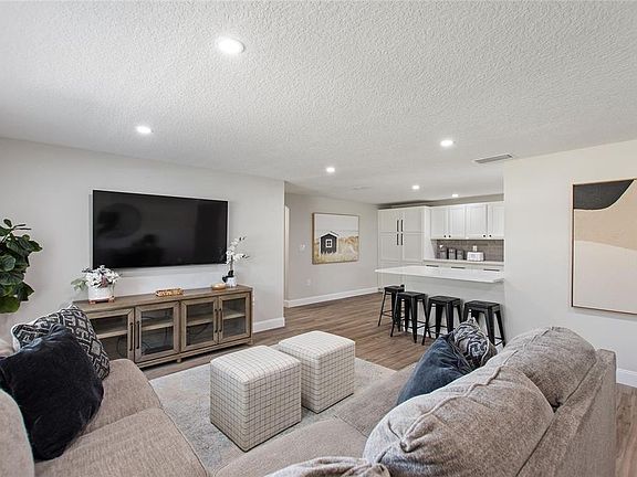 4th image of 2054 Racimo Dr