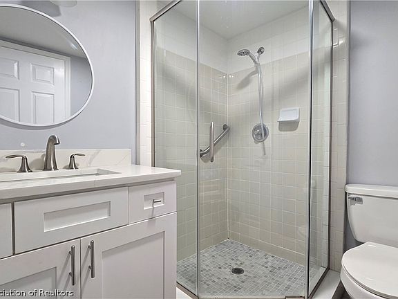 4th image of 685 Lake June Rd