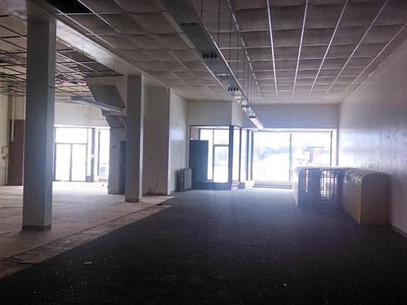 4th image of 726 N Washington St