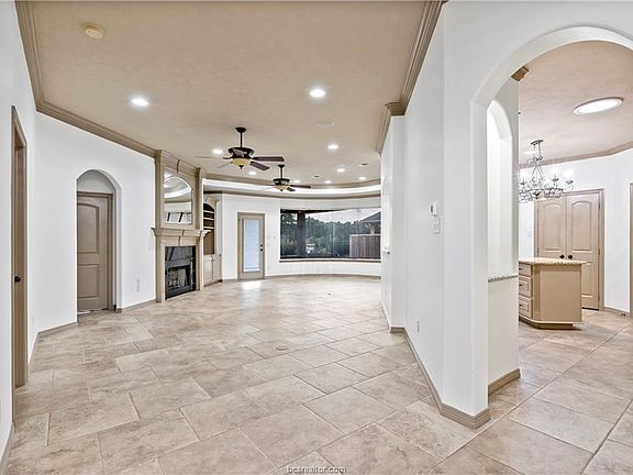 4th image of 2411 Norham Dr