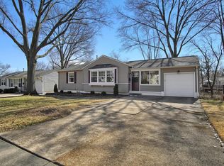 9220 Arrow Dr, Saint Louis, MO 63123