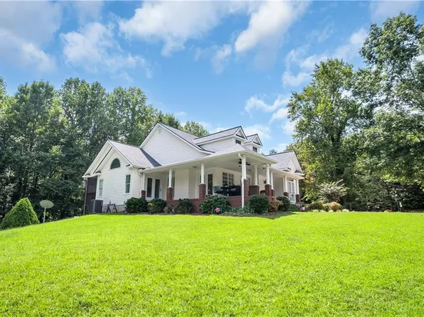 270 Hidden Meadows Rd, Cleveland, GA 30528
