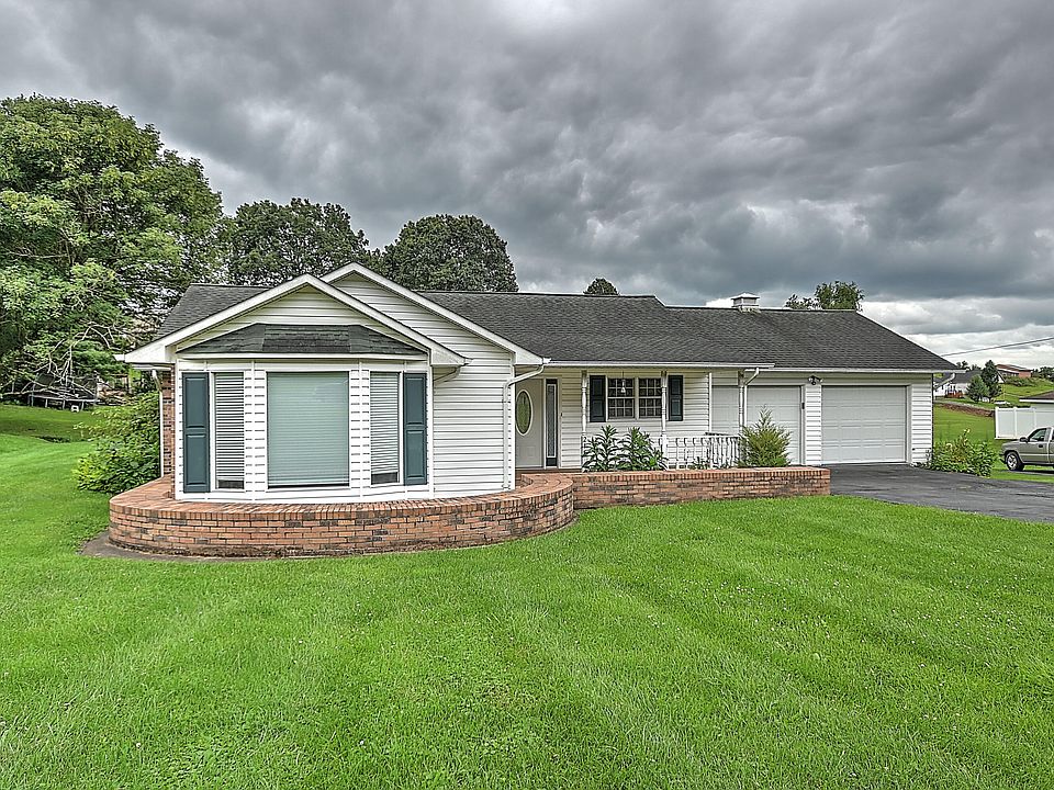 1st image of 215 Hillsboro Dr